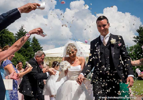 Wedding couple with confetti